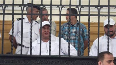 نشطاء أقباط يصلون جنايات الإسكندرية لحضور جلسة محاكمة نخنوخ