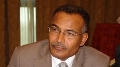 سياسي يمني يحذر من انزلاق الدولة في الحرب الطائفية