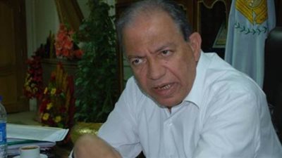 محافظ أسيوط يكافئ أطباء 3 مراكز بحافز إضافي