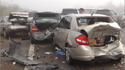 مصرع وإصابة 4 في حادث تصادم سيارة بـ