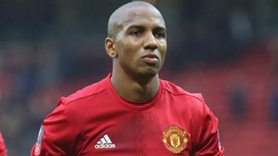 إنتر ميلان ينهي اتفاقه مع مانشستر يونايتد للتعاقد مع أشلي يونج