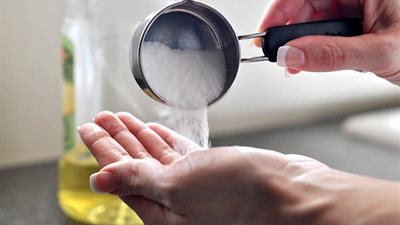 بقالة الجيزة: استلام 70% من السكر و50% من الزيت لمقررات بطاقات يناير