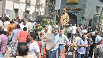 صحفيو الجرائد الحزبية يتظاهرون أمام 