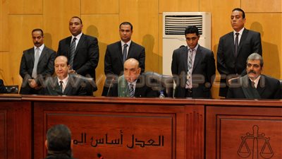 وصول هيئة محاكمة المعزول وأعوانه في 