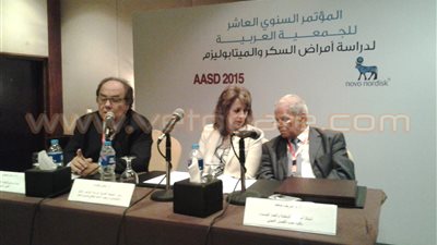 أستاذ سكر يحذر المرضى من العلاج بالخلايا الجذعية والأعشاب