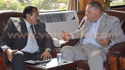 رئيس جامعة قناة السويس يبحث سبل تأمين الكليات