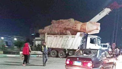 الملك الحائر.. نقل تمثال 
