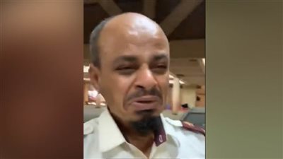 منها 200 ألف ريال من أمير.. أموال وسيارات تنهال على سعودي بكى بـ