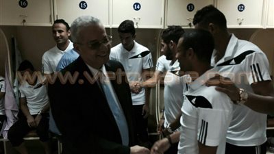 بالصور.. محسن صلاح يحفز لاعبي «المقاولون» قبل مواجهة الداخلية