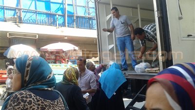 بالصور.. القوات المسلحة توزع لحوما بأسعار مخفضة بشبرا الخيمة