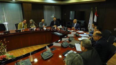 وزير النقل يبحث مخطط زيادة عدد رحلات القطارات