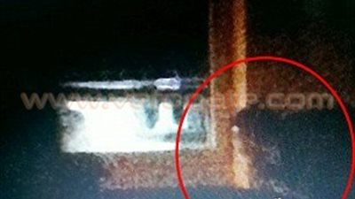 بالصور.. ضبط شاب يتلصص على فتاة في سكن للطالبات