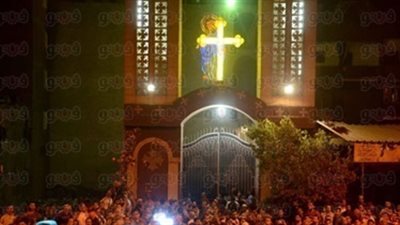 بدء توافد الأقباط أمام كنيسة العذراء مريم بحلوان