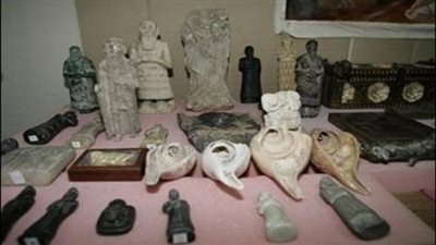 ضبط 1524 قطعة أثرية بمنزل شخص بالجيزة