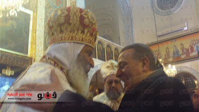 بالصور.. المحافظ ومديرالأمن يقدمان التهنئة للأقباط بمطرانية الجيزة