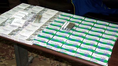 ضبط 720 قرصا مخدرا بحوزة راكب حاول تهريبها إلى البحرين