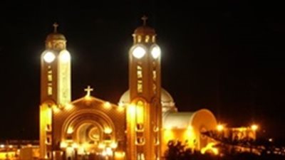 توافد المواطنين والشباب على كنائس المنيا لتهنئة الأقباط بعيد الميلاد