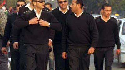 انتشار رجال الشرطة أعلى قصر النيل تحسبًا لحدوث حالات تحرش