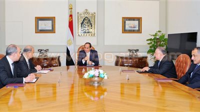 «السيسي» يقبل استقالة هشام رامز.. يكلف طارق عامر بالعمل محافظًا للبنك المركزي.. يطالب بتنفيذ برنامج الإصلاح الاقتصادي وإتباع سياسات مالية ونقدية رصينة..وعدم المساس بمحدودي الدخل وتوفير كافة 