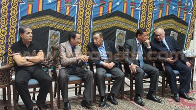 بالفيديو والصور.. نجوم الرياضة في عزاء والد «أيمن يونس»