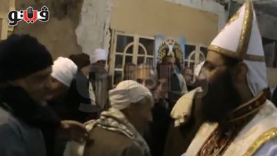 بالفيديو.. أهالي دار السلام بالفيوم يهنئون قساوسة 