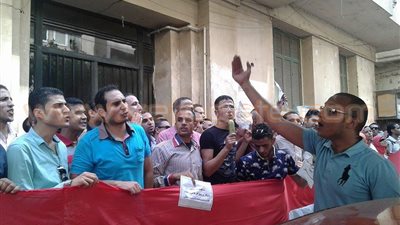 بالفيديو والصور.. وقفة لحملة الماجستير أمام «الوزراء» للمطالبة بالتعيين