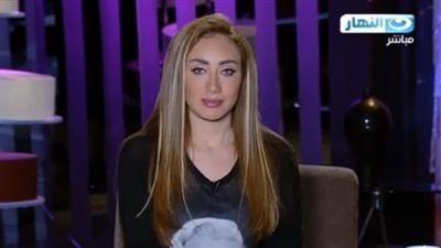 بالفيديو.. «تصرف غريب» من «ريهام سعيد» على طريق «القاهرة - الإسماعيلية»