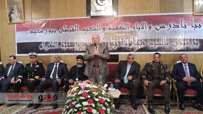 بالصور.. محافظ بورسعيد يهنئ الأقباط بعيد الميلاد