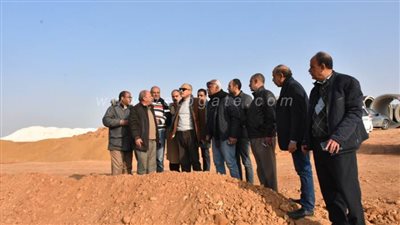 خط للمياه المعالجة طوله 17 كيلو.. وموقف للأتوبيسات بالقاهرة الجديدة (صور)