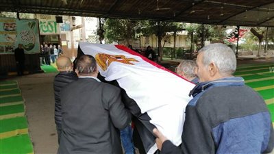 وصول جثمان الفنانة ماجدة إلى مسجد مصطفى محمود | صور