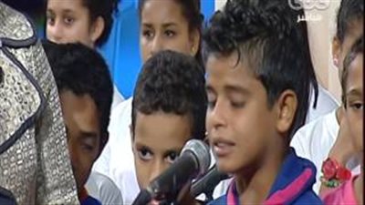 بالفيديو.. طفل يُبكي لميس الحديدي بعد غنائه «أغنية حبيشة»