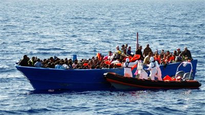 4 قوارب للاجئين ترسو في قاعدة عسكرية بريطانية بقبرص