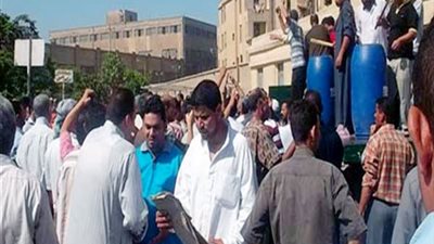 عمال غزل المحلة يمزقون منشور مجلس الإدارة ويهددون بالإضراب