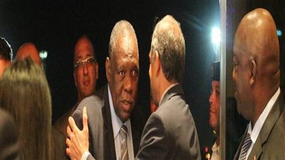 بالصور..عيسى حياتو يصل مطار القاهرة للمشاركة في الاجتماع التنفيذي لـ«الكاف»