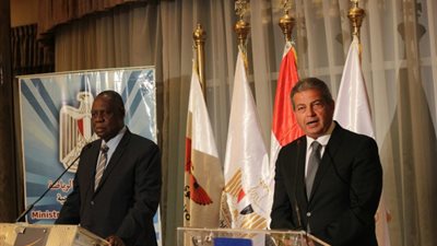 بالصور..وزير الرياضة يطالب «حياتو» بزيادة مقاعد أفريقيا في المونديال