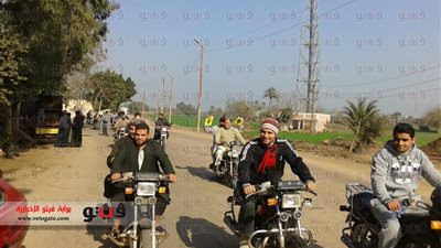 بالصور.. مسيرة بالدراجات البخارية لأنصار الإرهابية بمنوف