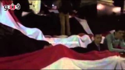 بالفيديو.. حملة الماجستير المعتصمين يفترشون سلم الصحفيين استعدادًا للمبيت