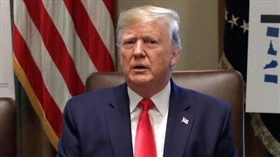 لحظة تلاوة اليمين الدستورية بمحاكمة الرئيس الأمريكي دونالد ترامب | فيديو