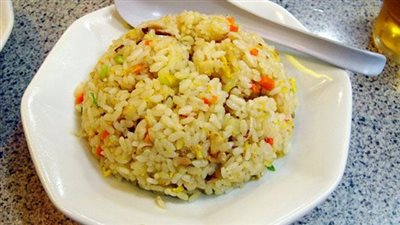 طريقة إعداد الأرز المسلوق بالبيض والصويا صوص من المطبخ الصيني