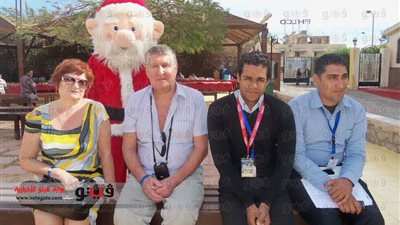 بالفيديو والصور.. سائح روسي يهنئ أقباط مصر بعيد الميلاد