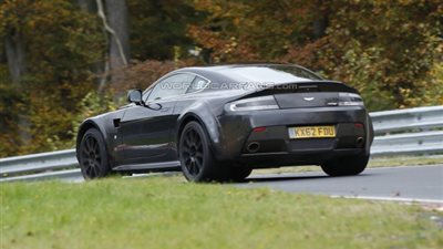 بالصور.. «أستون مارتن» تختبر سيارة غامضة على أصعب حلبة في العالم