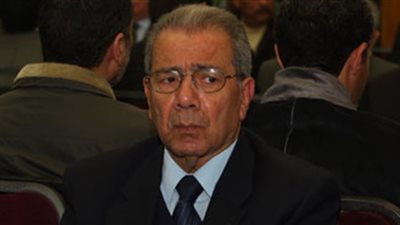 نبيل زكي: الإخوان عاجزون عن تعطيل محاكمة المعزول