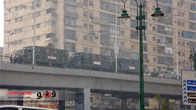 بالصور.. تعزيزات أمنية بكوبري الجيزة تزامنًا مع محاكمة 