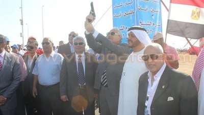 بالصور.. محافظ جنوب سيناء يطلق إشارة بدء سباق البطولة العربية للدراجات