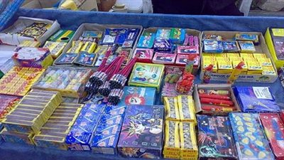 ضبط 15 طنًا من الألعاب النارية  قبل تهريبها إلى داخل البلاد