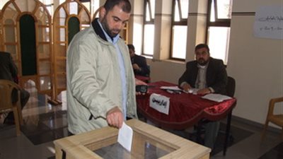 السفارة المصرية بالخرطوم تبدأ استقبال الناخبين للتصويت على الدستور