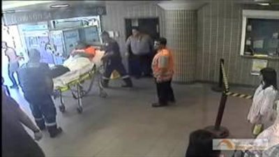 بالفيديو.. سيدة استرالية تلد داخل محطة القطار