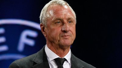 الـ«فيفا» يتمني الشفاء العاجل للأسطورة «كوريف»