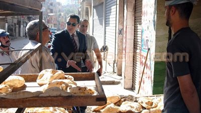 بالصور.. محافظ الشرقية يقرر غلق وتشميع مخبز مخالف بالزقازيق