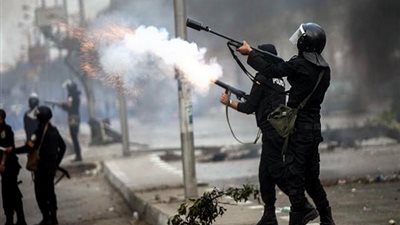 الأمن يطلق قنابل الغاز على مسيرة لـ